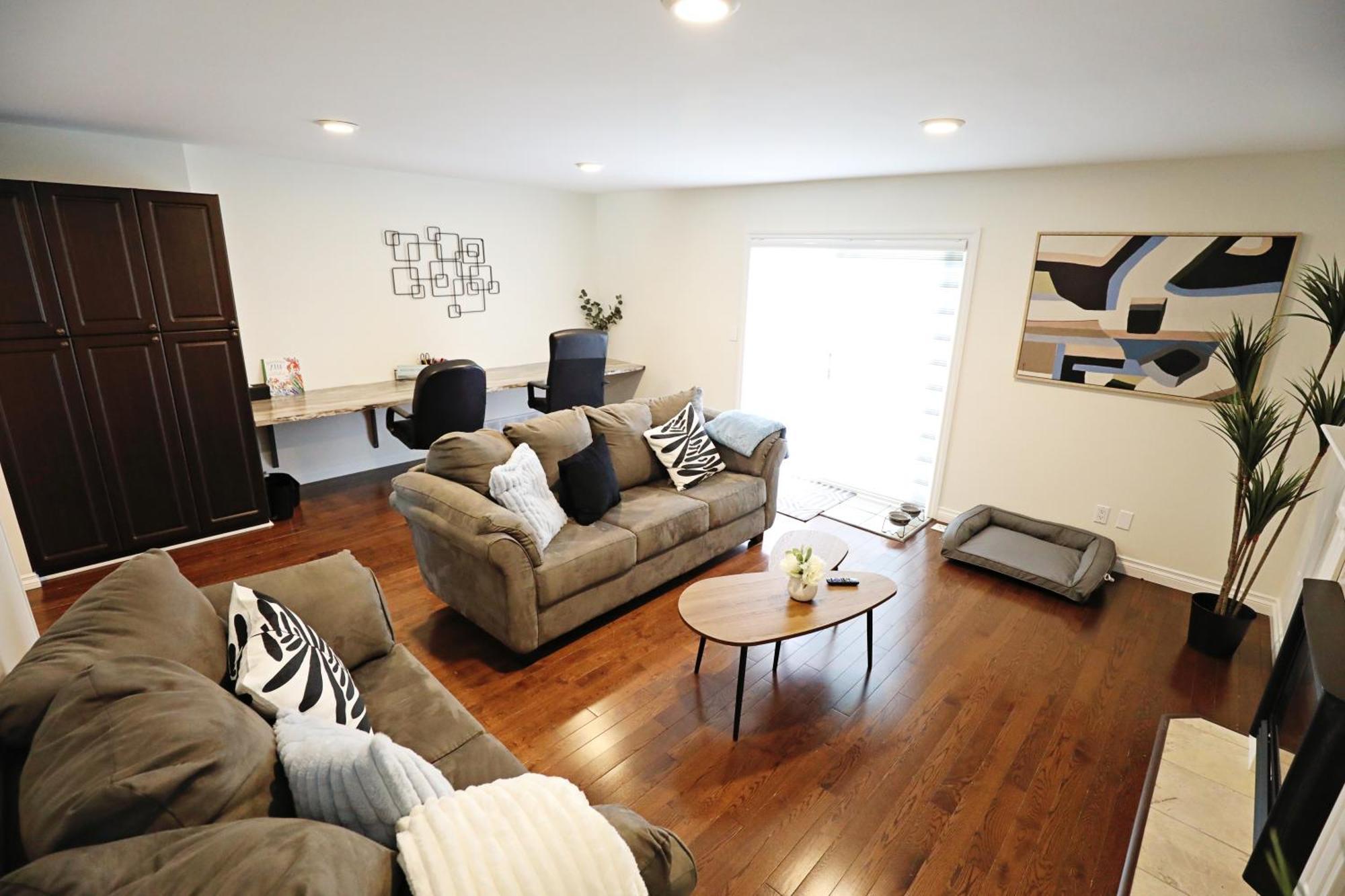 Family Pet Friendly Ac Near Wem Apartment Edmonton